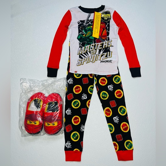 LEGO Ninjago Boys 2 Piece Cotton Pajamas with Slippers Size 6 NWT - Picture 3 of 8